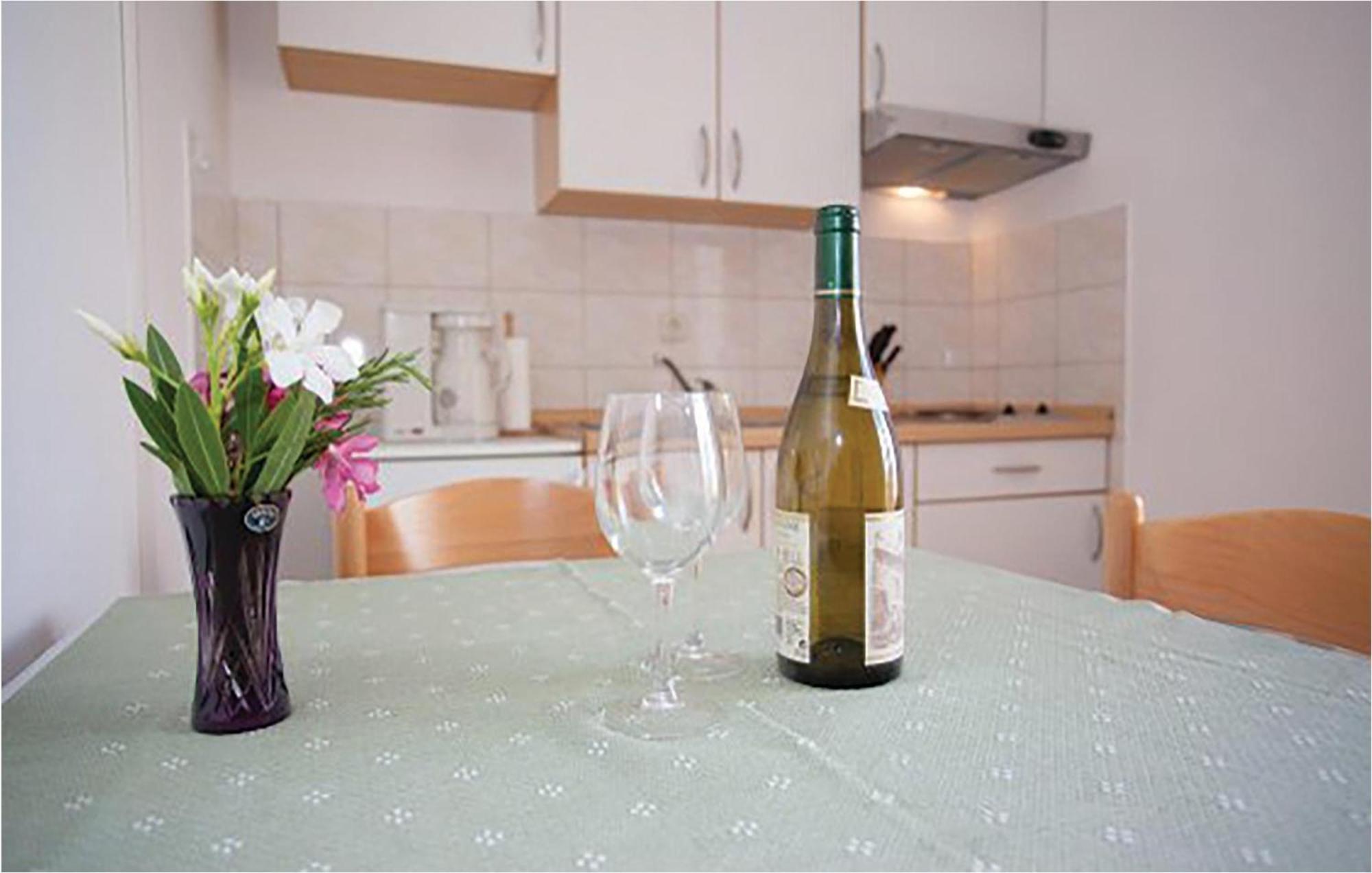 Amazing Apartment In Malinska With Kitchen Zewnętrze zdjęcie