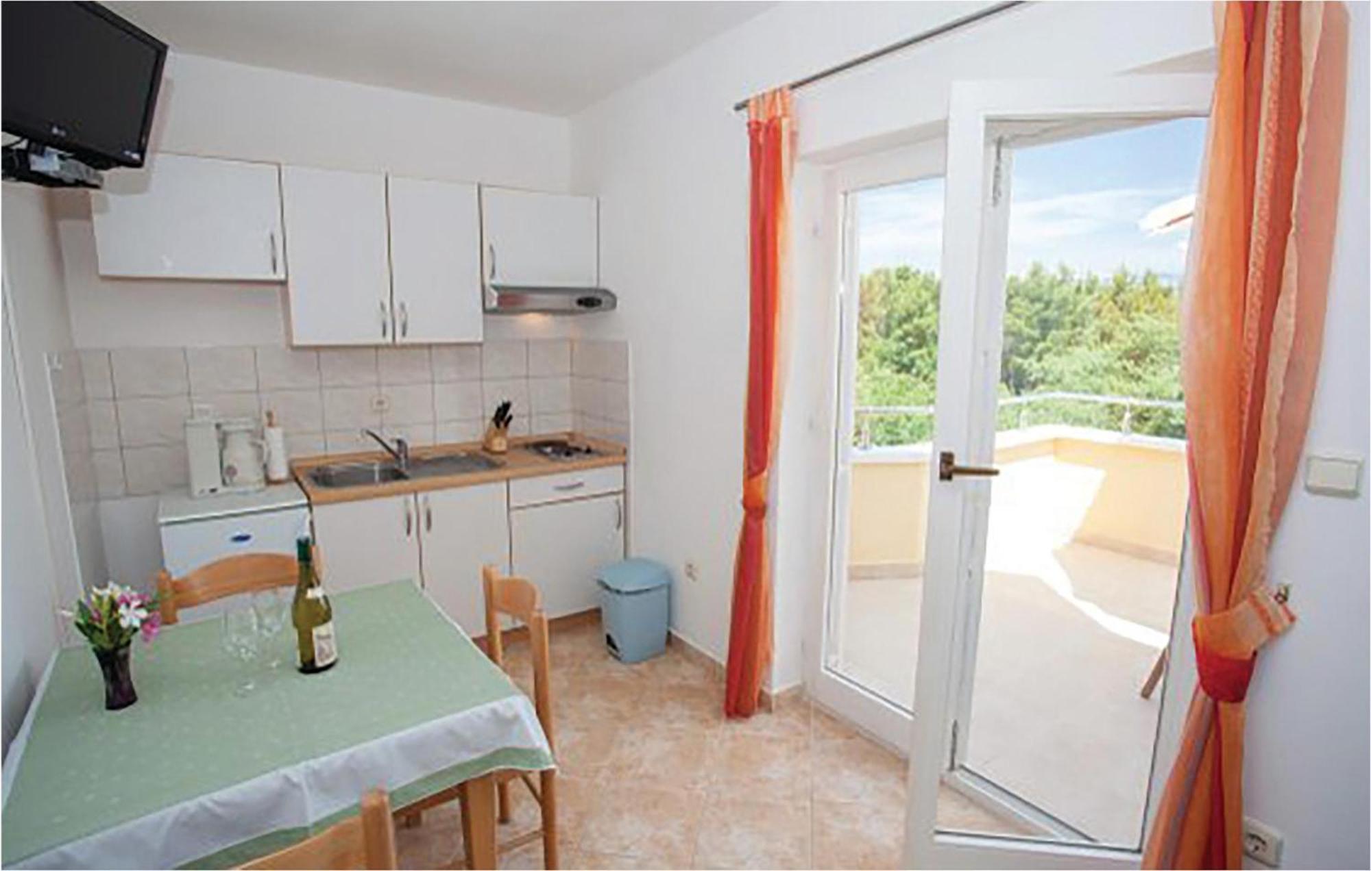 Amazing Apartment In Malinska With Kitchen Zewnętrze zdjęcie