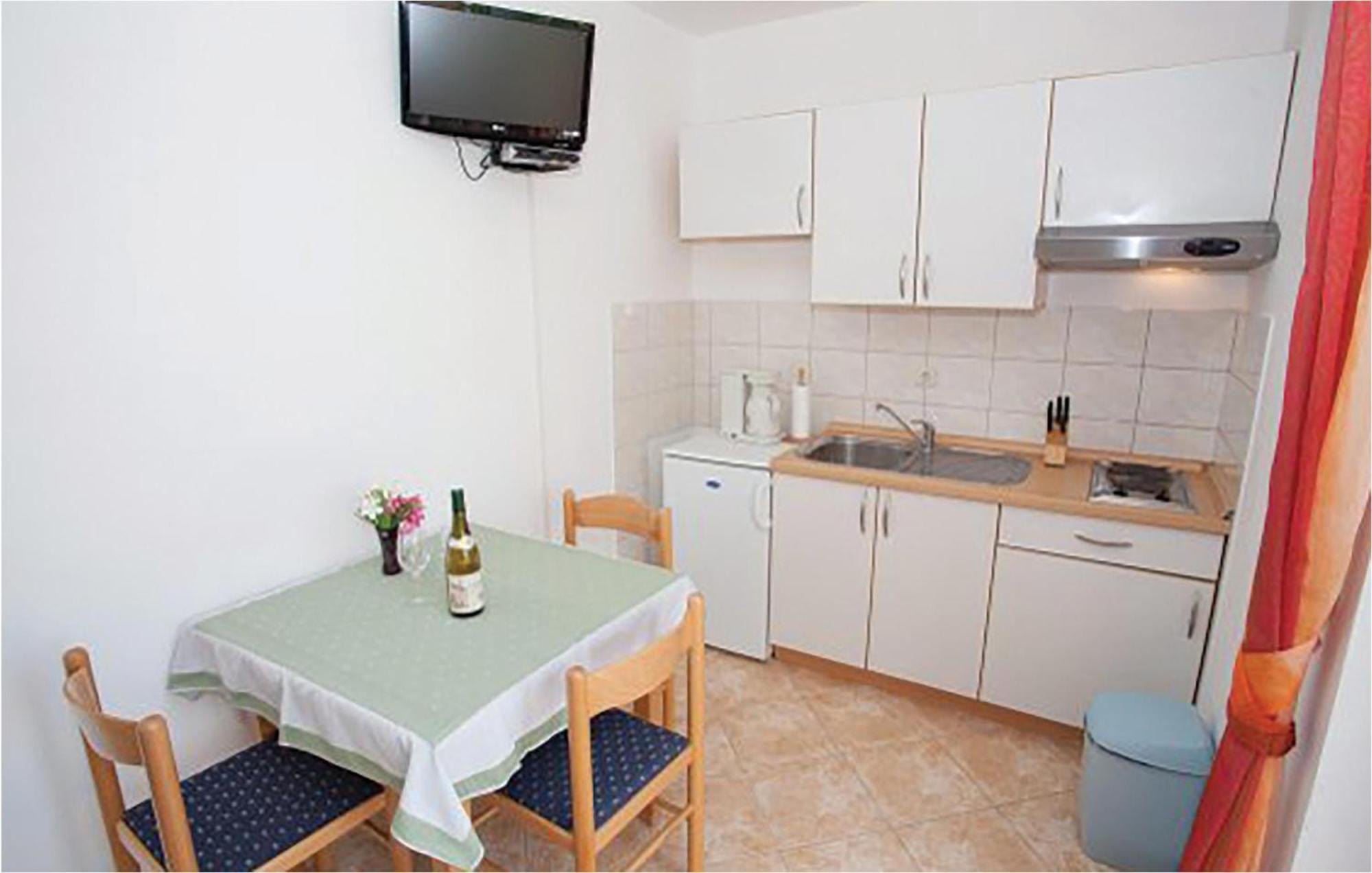 Amazing Apartment In Malinska With Kitchen Zewnętrze zdjęcie
